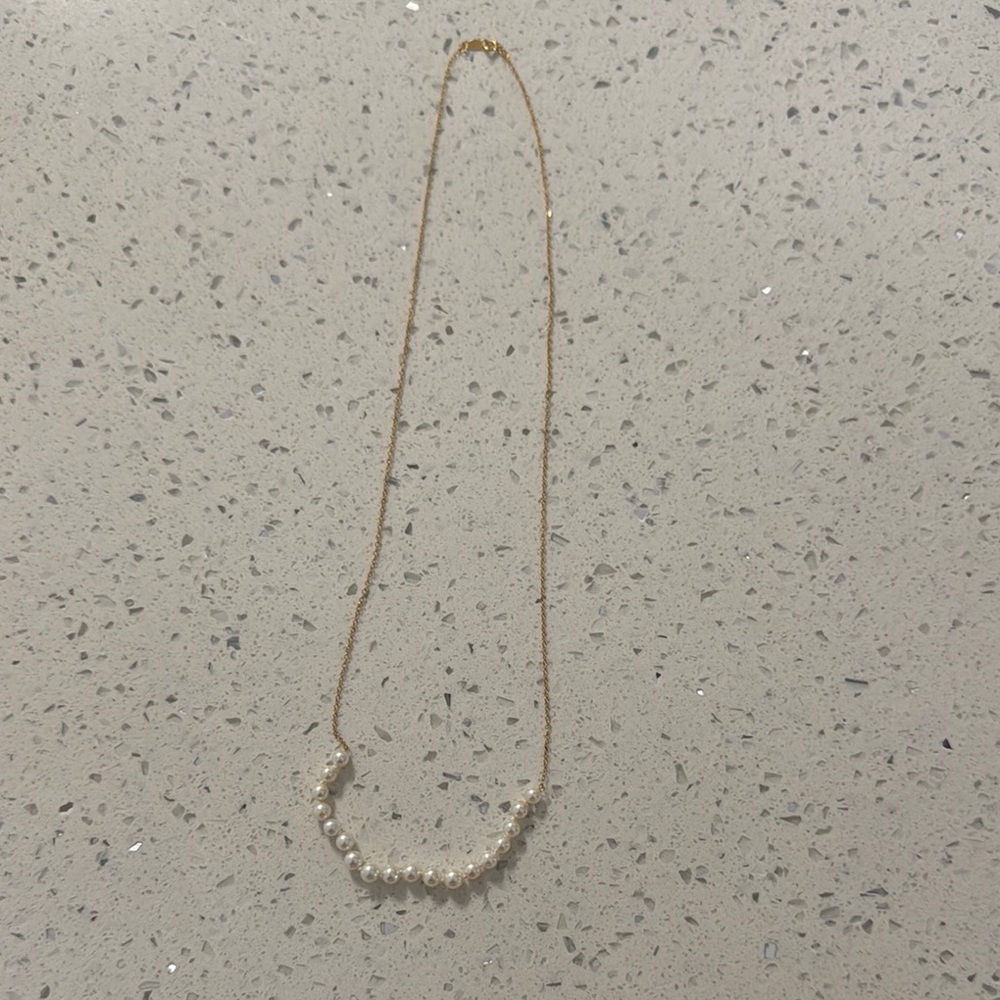 Elegant Gold and Pearl Necklace